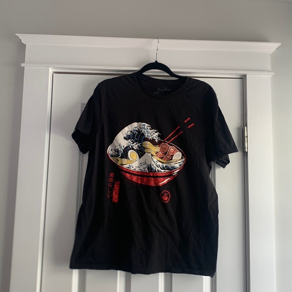 Threadless Tsunami Ramen Black T-Shirt size L in great condition